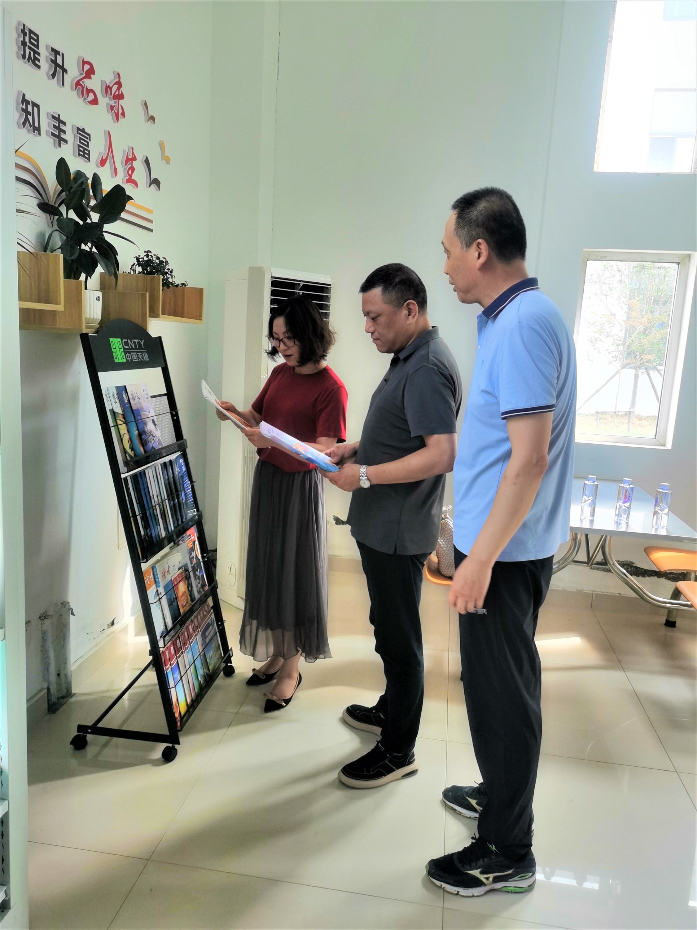 書(shū)屋驗(yàn)收現(xiàn)場(chǎng)