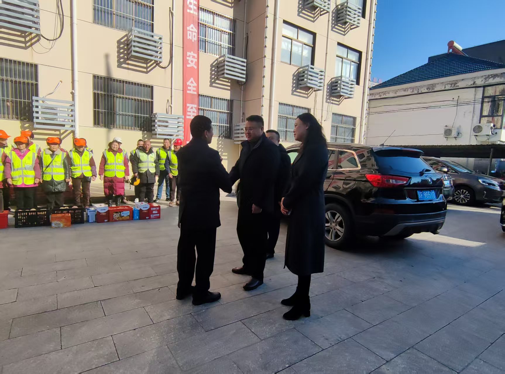 城中街道黨工委書記馮亞洲慰問