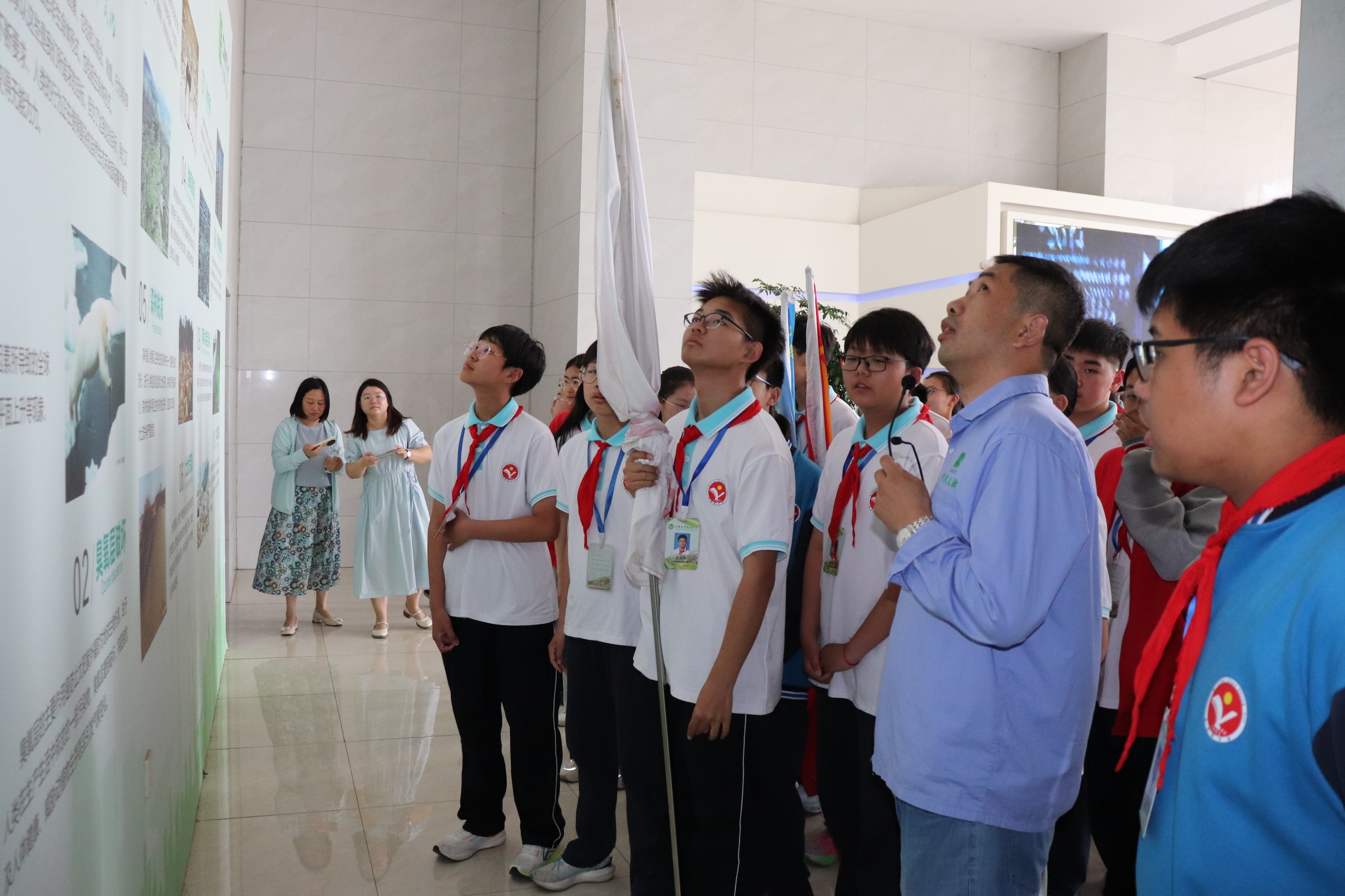 宜陵中學(xué)師生參加六五環(huán)境主題活動(dòng)